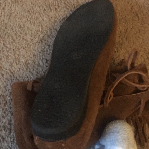 A pair of suede brown boots - Picture 3 of 6